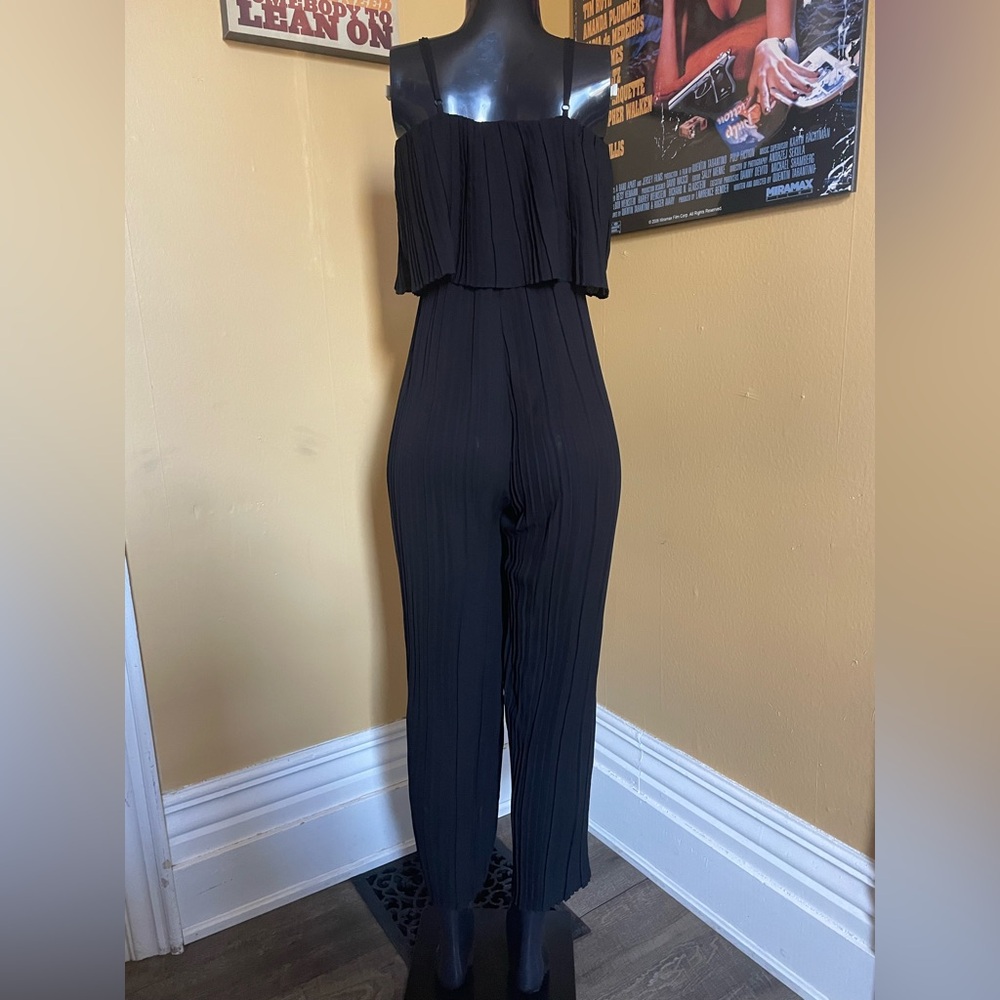 ONLY Off-Shoulder Pleated Jumpsuit ( Large ) - Picture 4 of 5